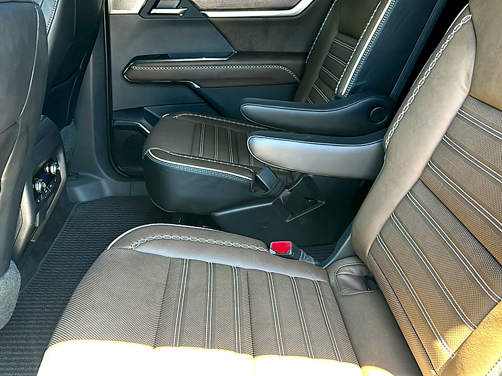 2026 GMC Acadia Denali Ultimate FWD