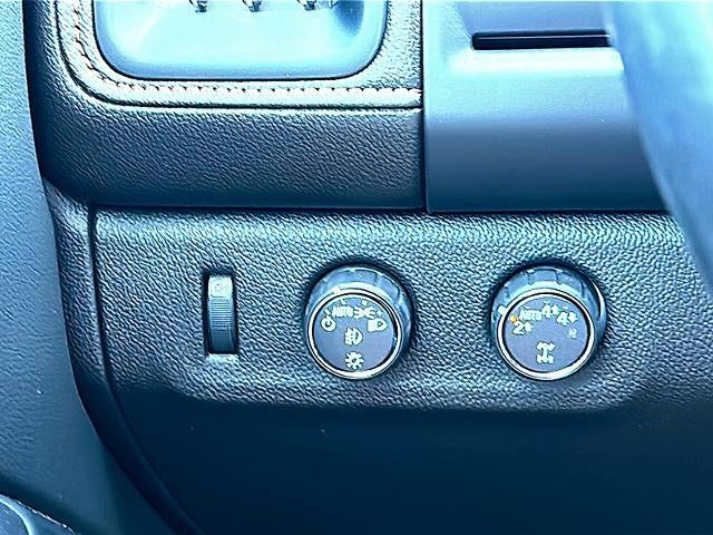 2022 GMC Canyon Crew Cab Short Box 4-Wheel Drive AT4 w/Leather