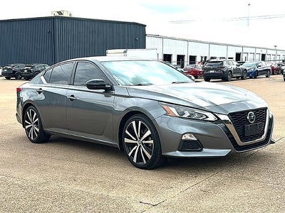 2022 Nissan Altima SR FWD