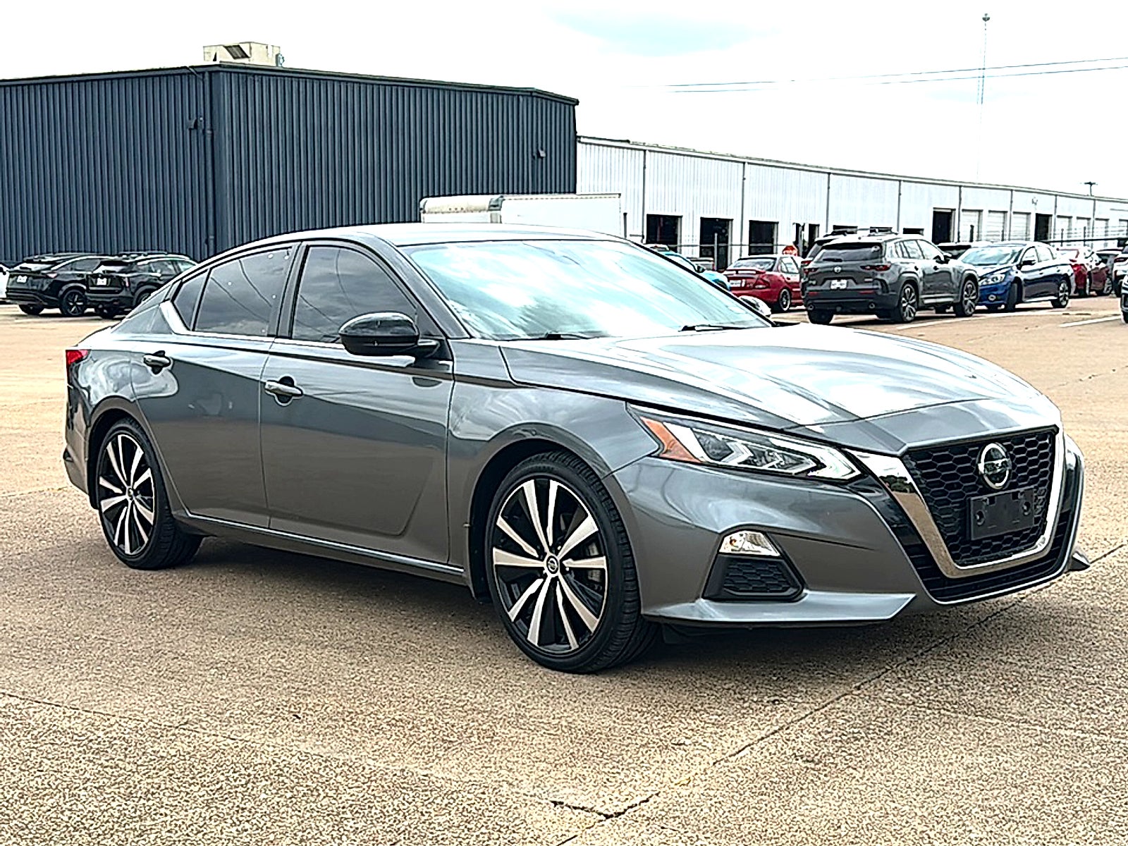 2022 Nissan Altima SR FWD