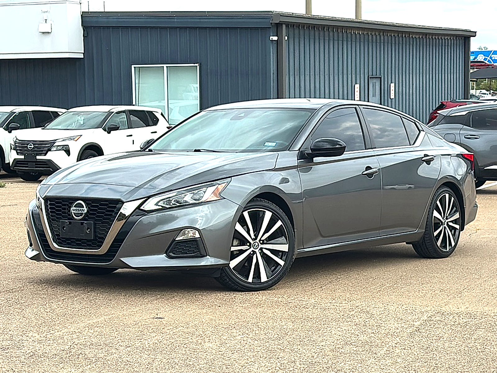 2022 Nissan Altima SR FWD
