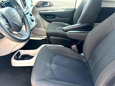 2023 Chrysler Voyager LX FWD