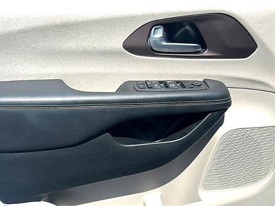 2023 Chrysler Voyager LX FWD