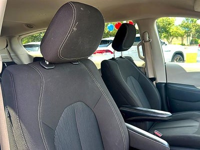 2023 Chrysler Voyager LX FWD