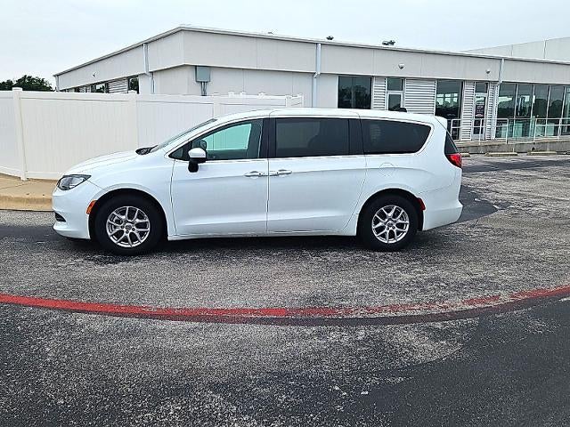 2023 Chrysler Voyager LX FWD