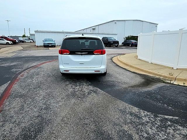 2023 Chrysler Voyager LX FWD