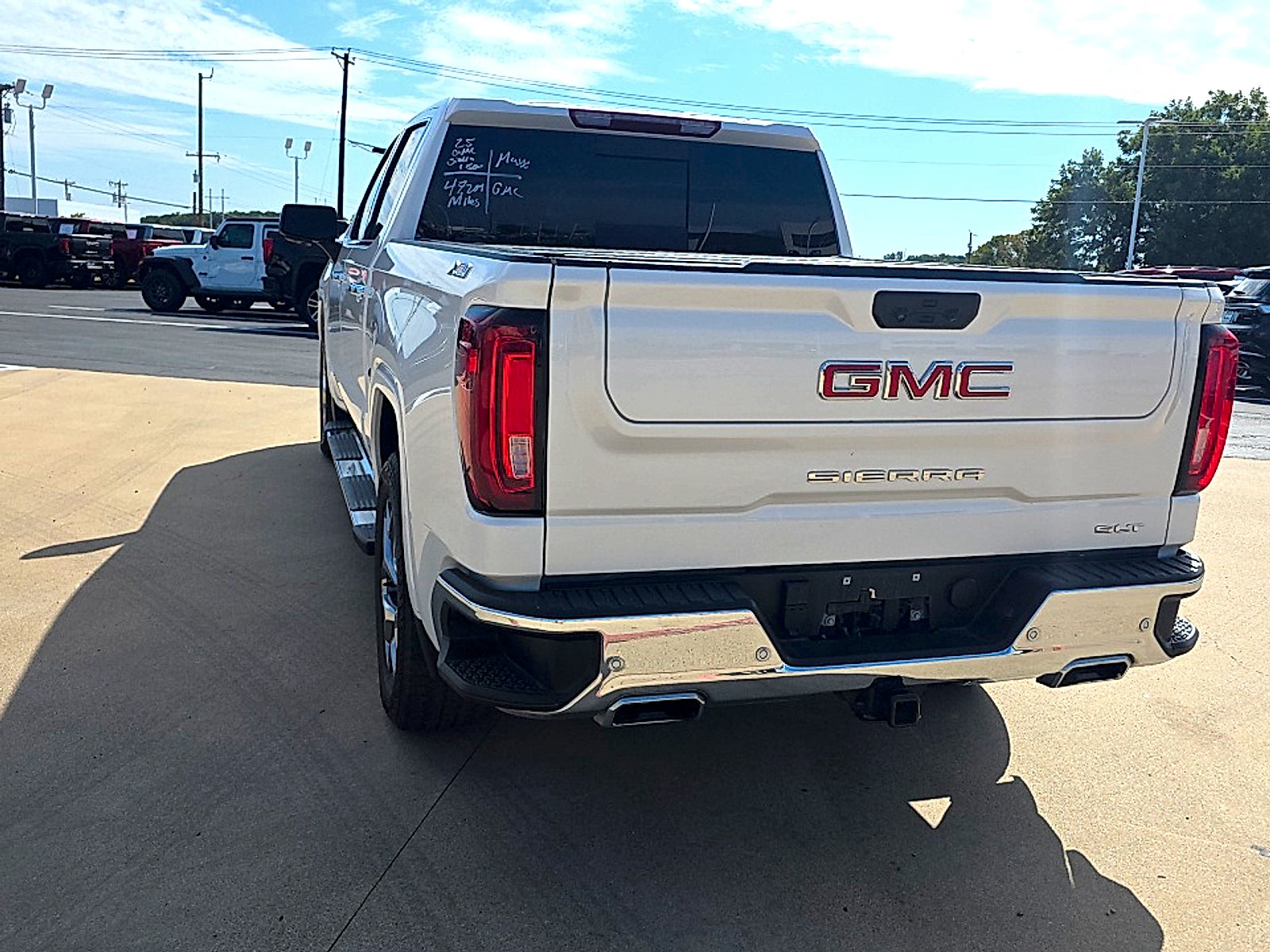 2025 GMC Sierra 1500 4WD Crew Cab Short Box SLT