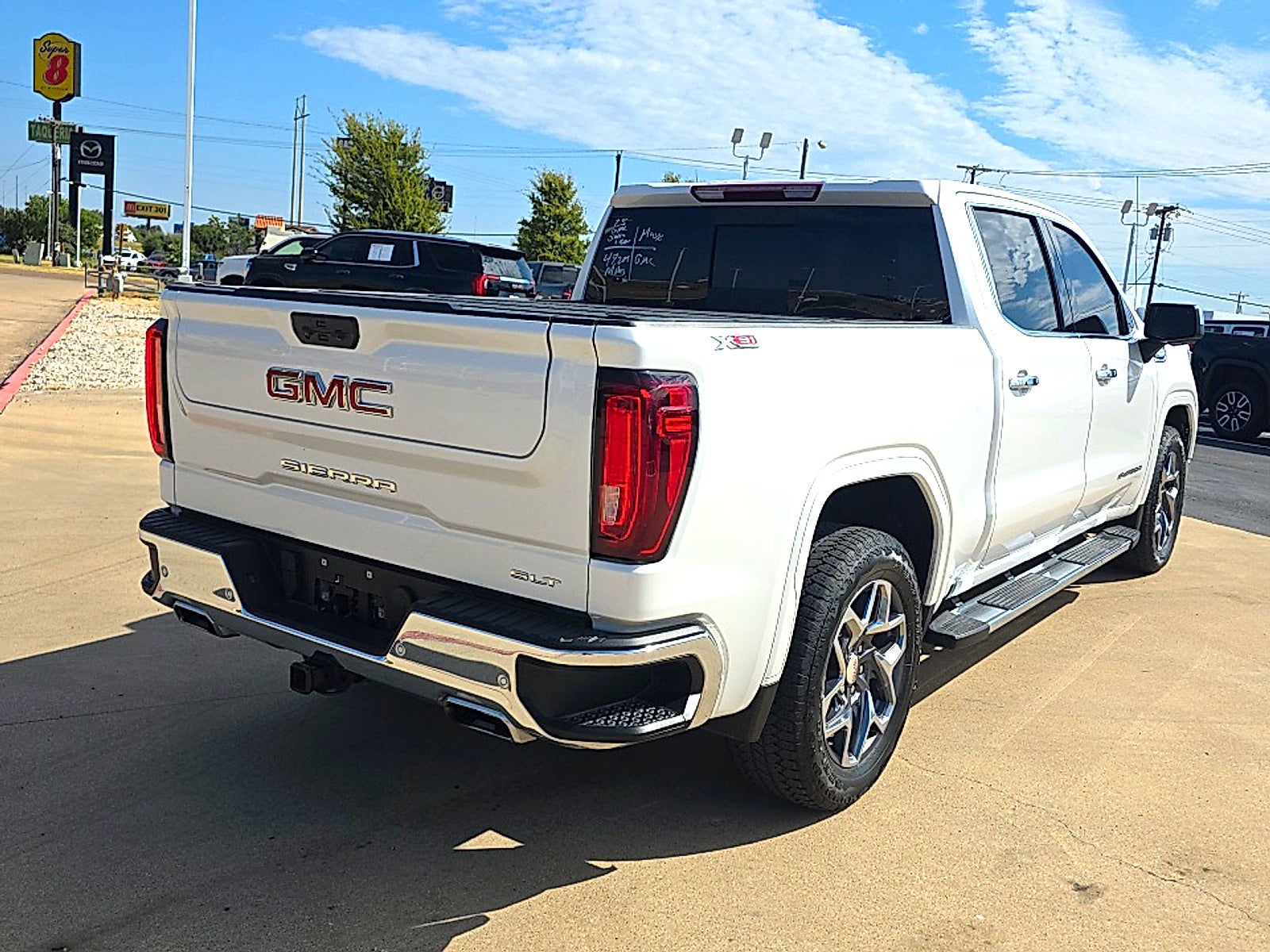 2025 GMC Sierra 1500 4WD Crew Cab Short Box SLT