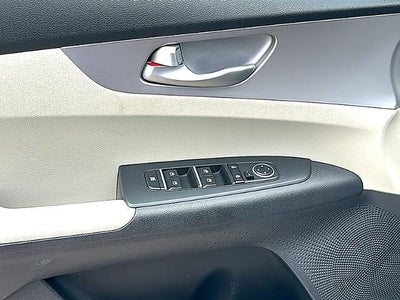 2023 Kia Forte LXS IVT