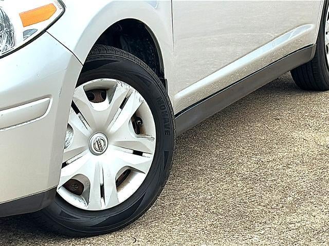 2011 Nissan Versa 5dr HB I4 Auto 1.8 S