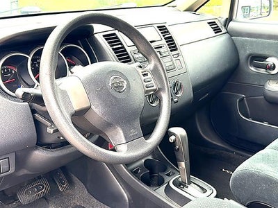 2011 Nissan Versa 5dr HB I4 Auto 1.8 S