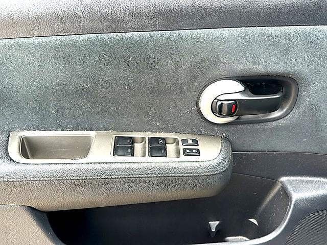 2011 Nissan Versa 5dr HB I4 Auto 1.8 S