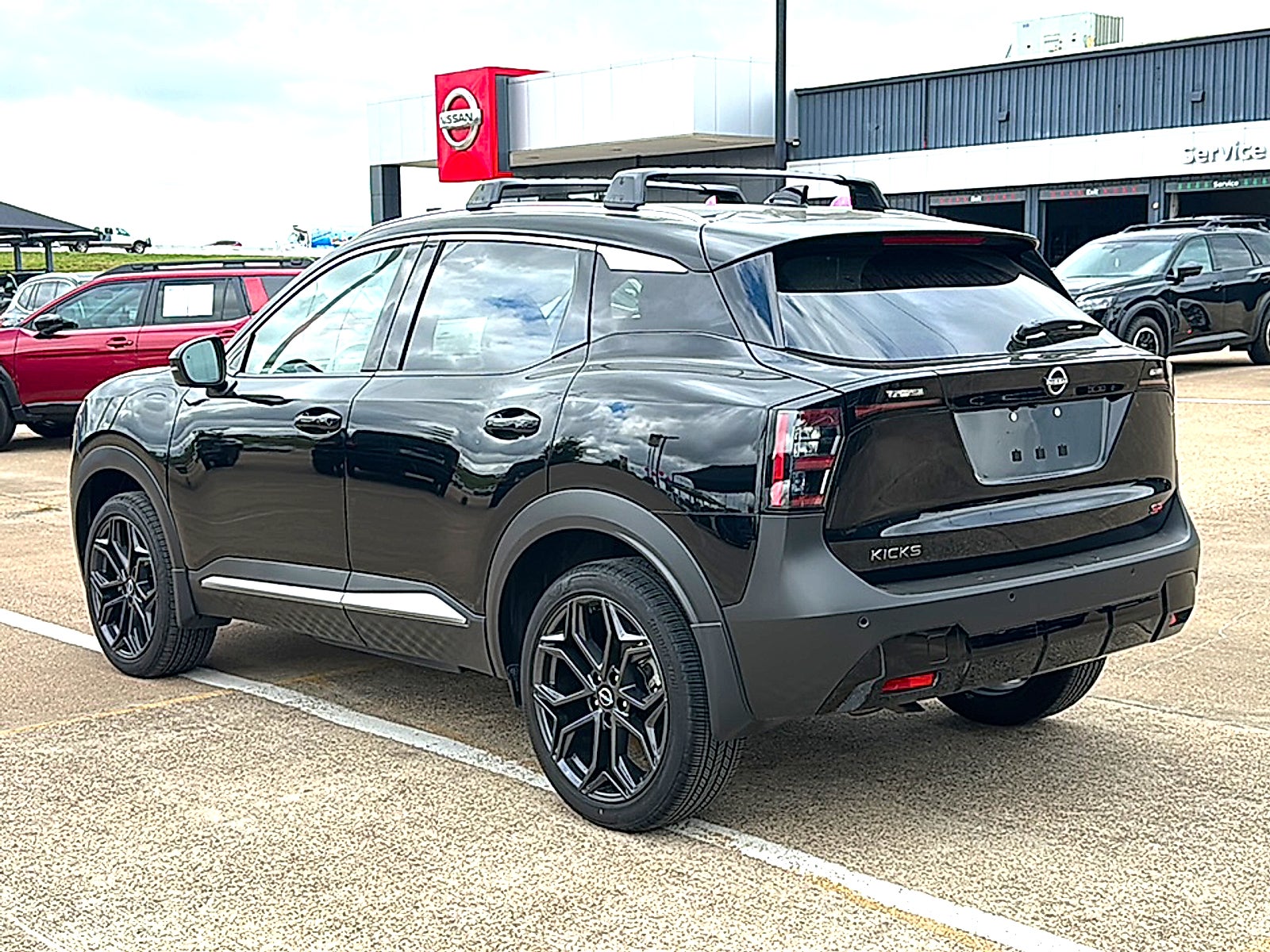 2025 Nissan Kicks SR FWD