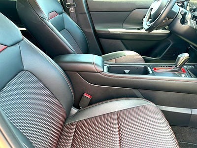 2025 Nissan Kicks SR FWD