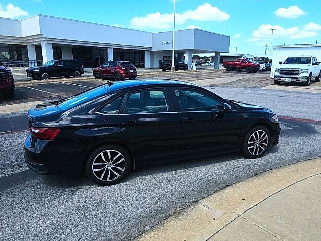 2025 Volkswagen Jetta SE Auto