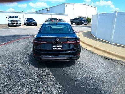 2025 Volkswagen Jetta SE Auto