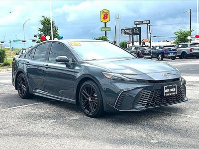 2025 Toyota Camry LE (SE)