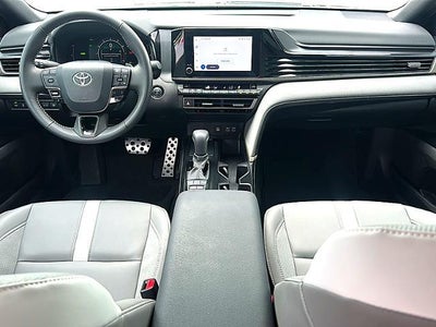 2025 Toyota Camry LE (SE)