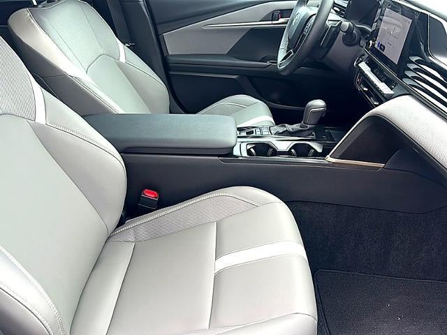 2025 Toyota Camry LE (SE)