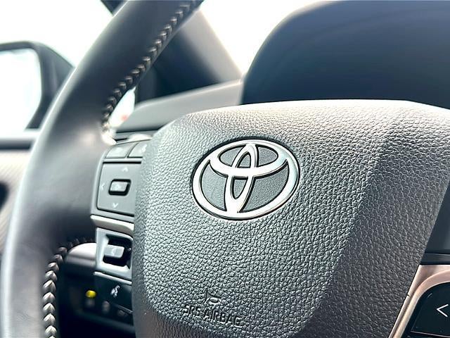 2025 Toyota Camry LE (SE)