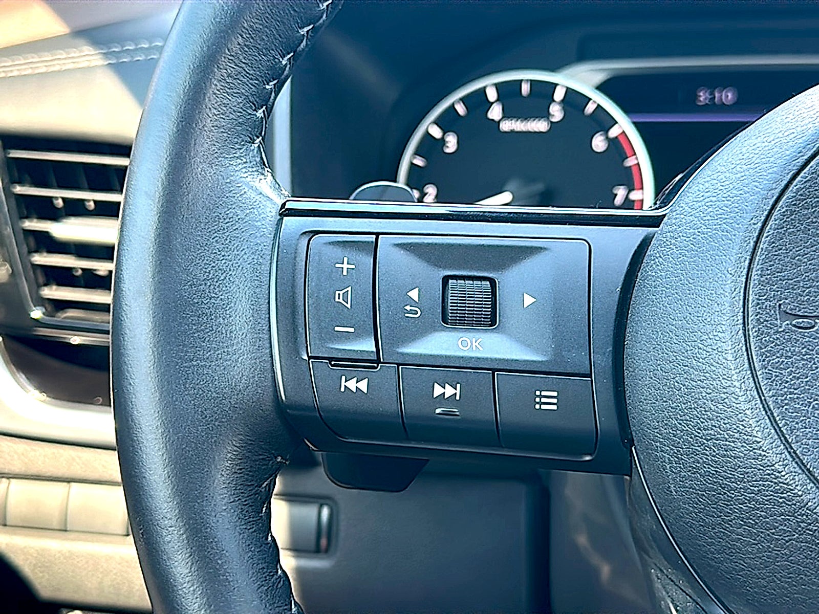 2023 Nissan Rogue SL FWD