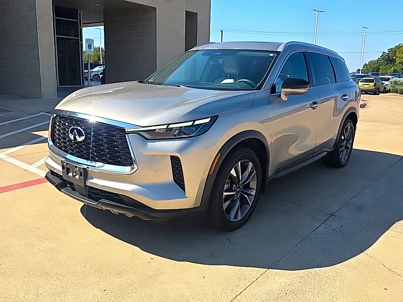 2023 INFINITI QX60 LUXE AWD