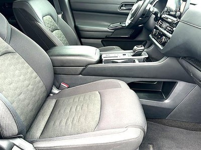 2025 Nissan Pathfinder SV 2WD