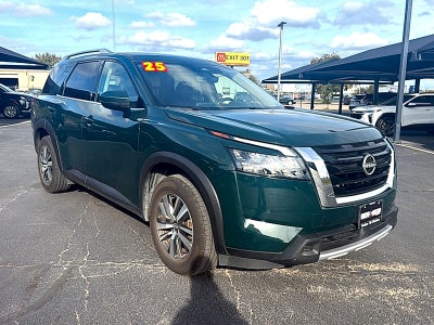 2025 Nissan Pathfinder SL FWD