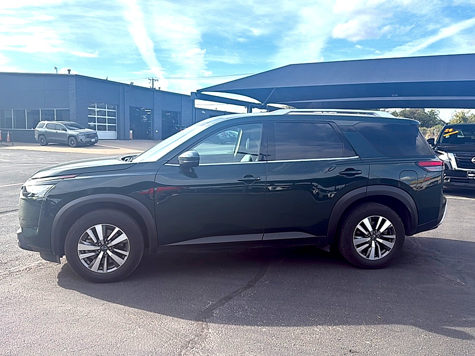2025 Nissan Pathfinder SL FWD