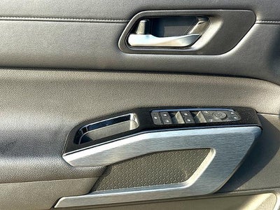 2025 Nissan Pathfinder SL 2WD