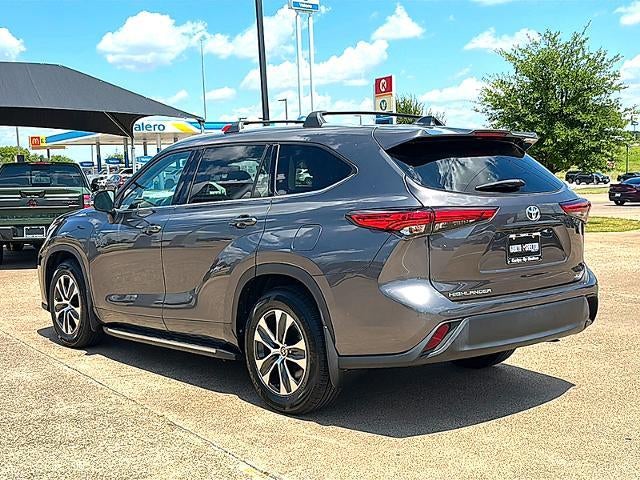 2022 Toyota Highlander XLE FWD (Natl)