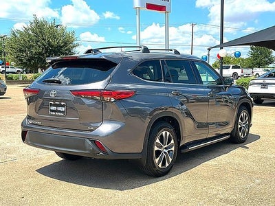2022 Toyota Highlander XLE FWD (Natl)