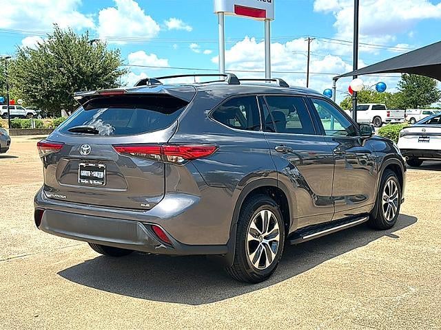 2022 Toyota Highlander XLE FWD (Natl)