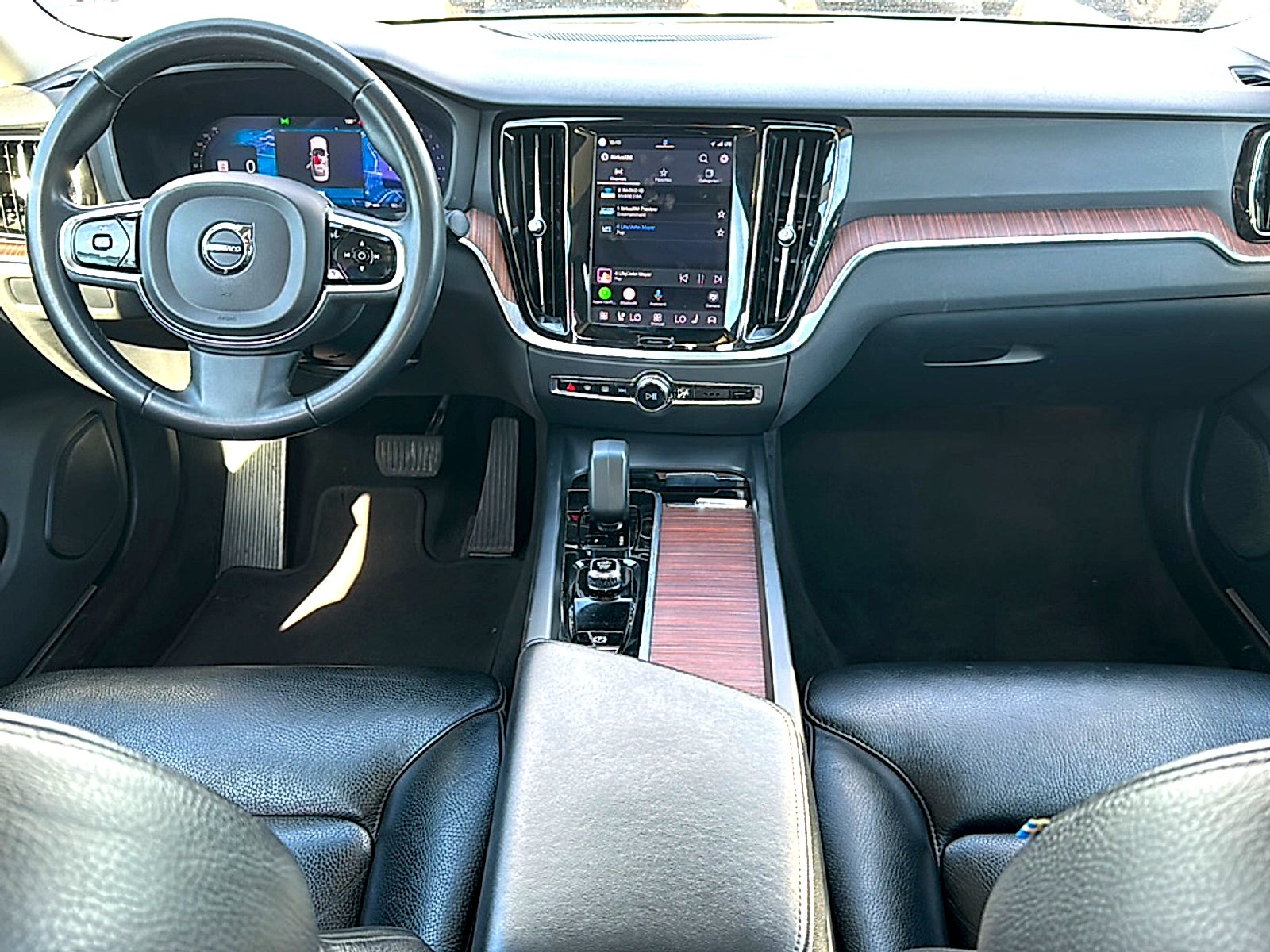 2024 Volvo S60 B5 Plus Dark Theme