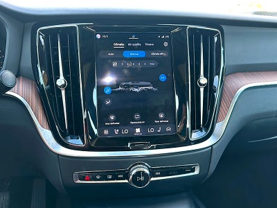 2024 Volvo S60 B5 Plus Dark Theme