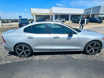 2024 Volvo S60 B5 Plus Dark Theme
