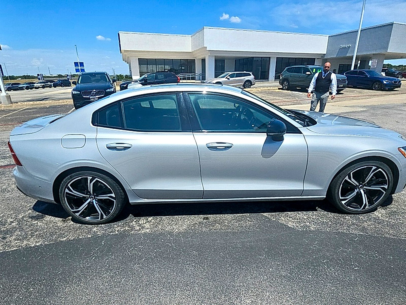 2024 Volvo S60 B5 Plus Dark Theme