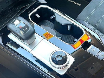 2025 Mitsubishi Outlander SE FWD