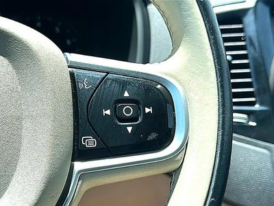 2022 Volvo XC90 T6 AWD Momentum 6P