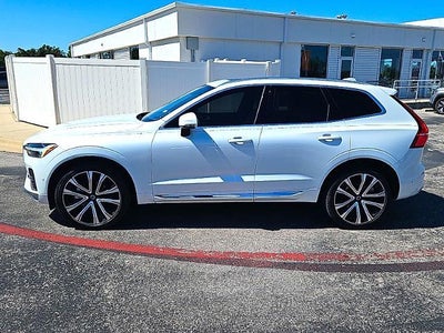 2023 Volvo XC60 B5 FWD Ultimate Bright Theme