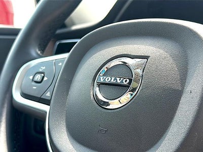 2022 Volvo XC60 B5 AWD Momentum