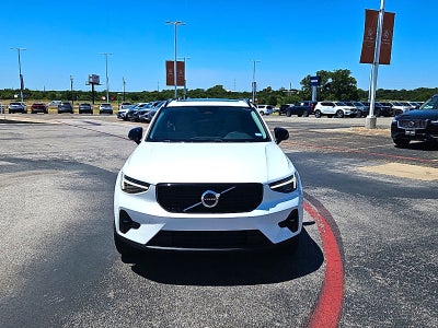 2025 Volvo XC40 B5 Plus Dark Theme