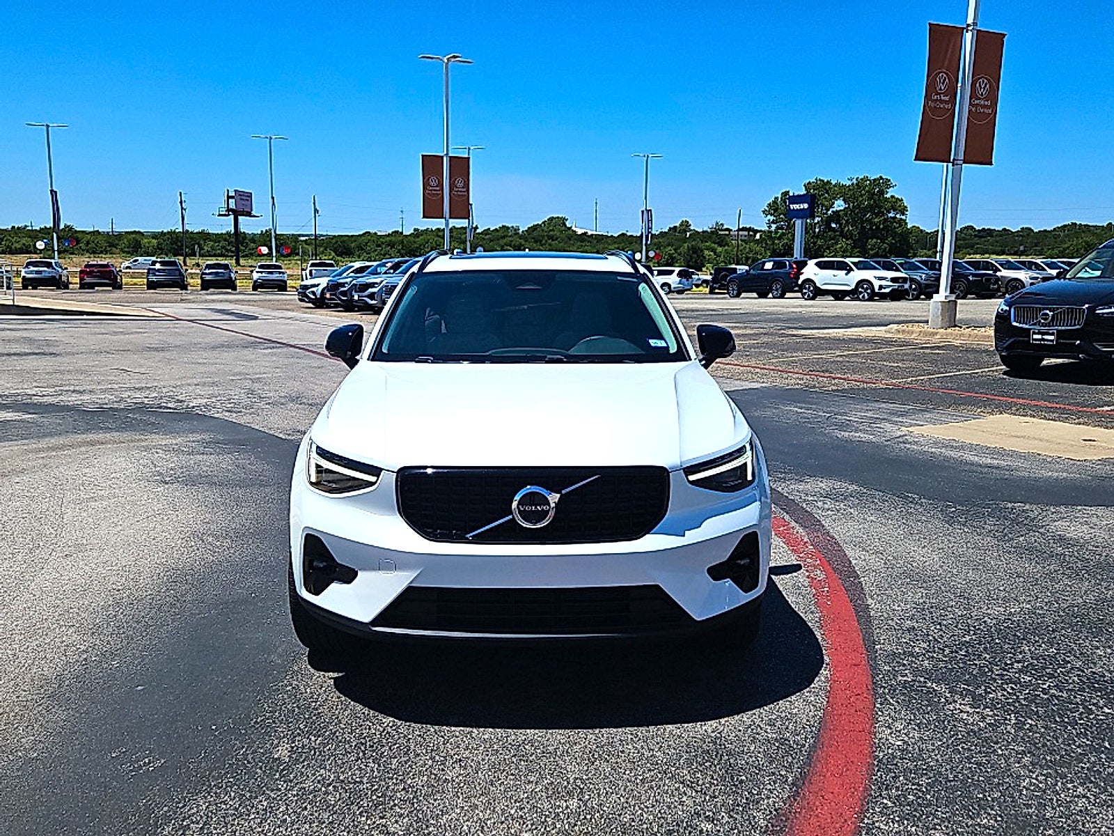 2025 Volvo XC40 B5 Plus Dark Theme