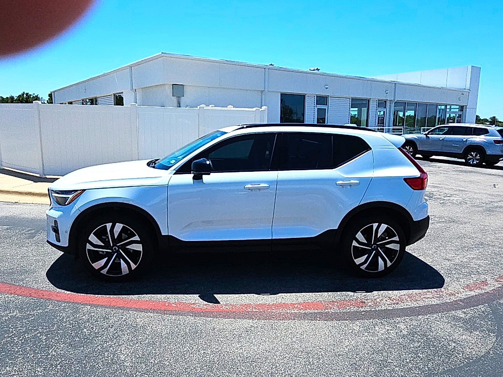 2025 Volvo XC40 B5 Plus Dark Theme