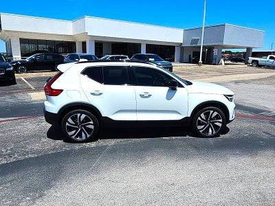 2025 Volvo XC40 B5 Plus Dark Theme
