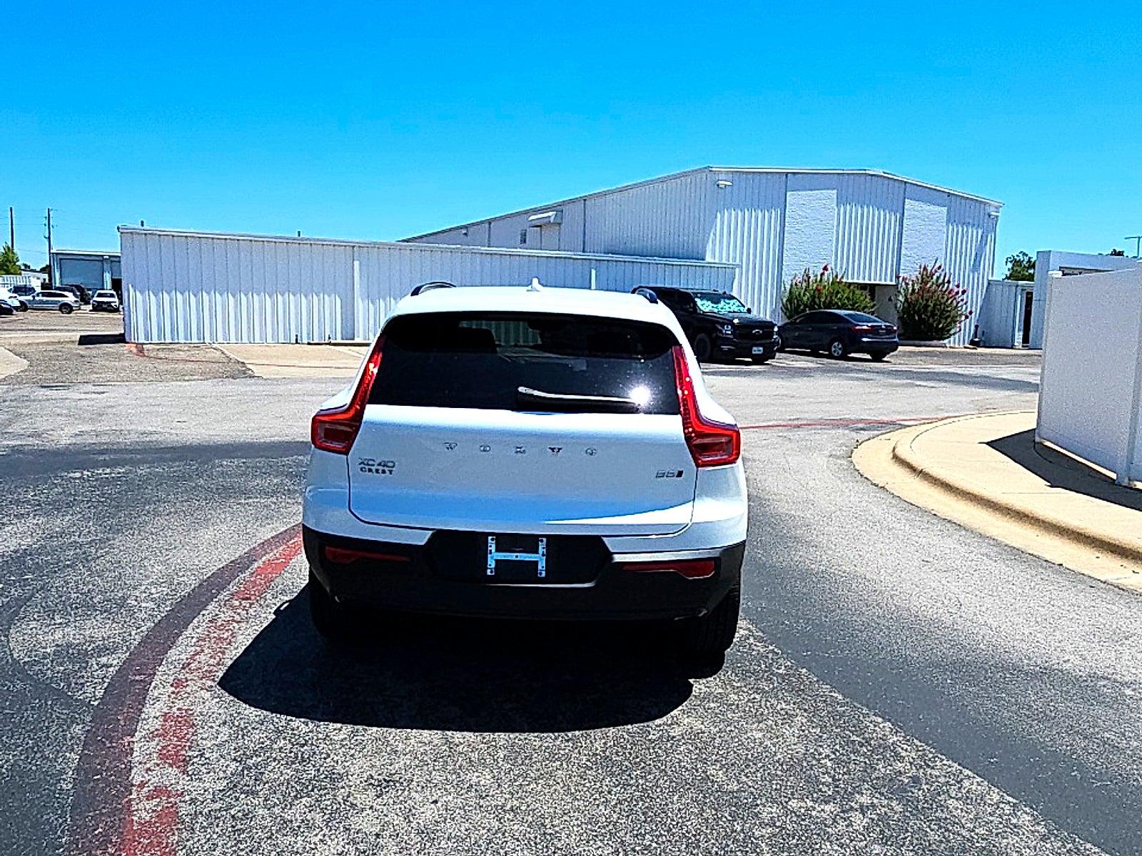 2025 Volvo XC40 B5 Plus Dark Theme