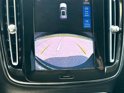 2023 Volvo XC40 B5 AWD Core