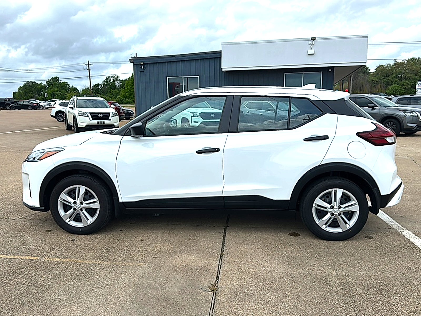 2025 Nissan Kicks Play S