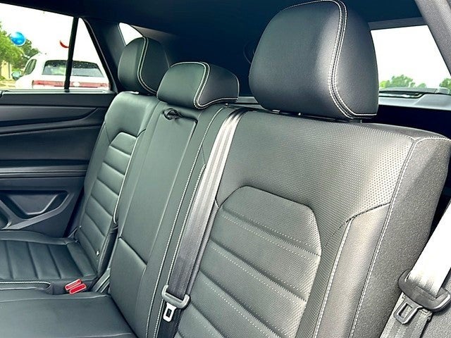 2026 Volkswagen Atlas Cross Sport 2.0T SEL R-Line Black