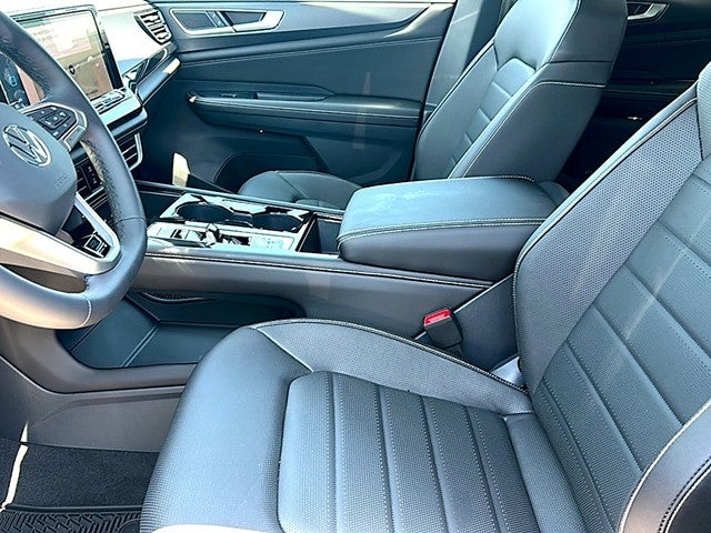 2026 Volkswagen Atlas Cross Sport 2.0T SEL R-Line Black